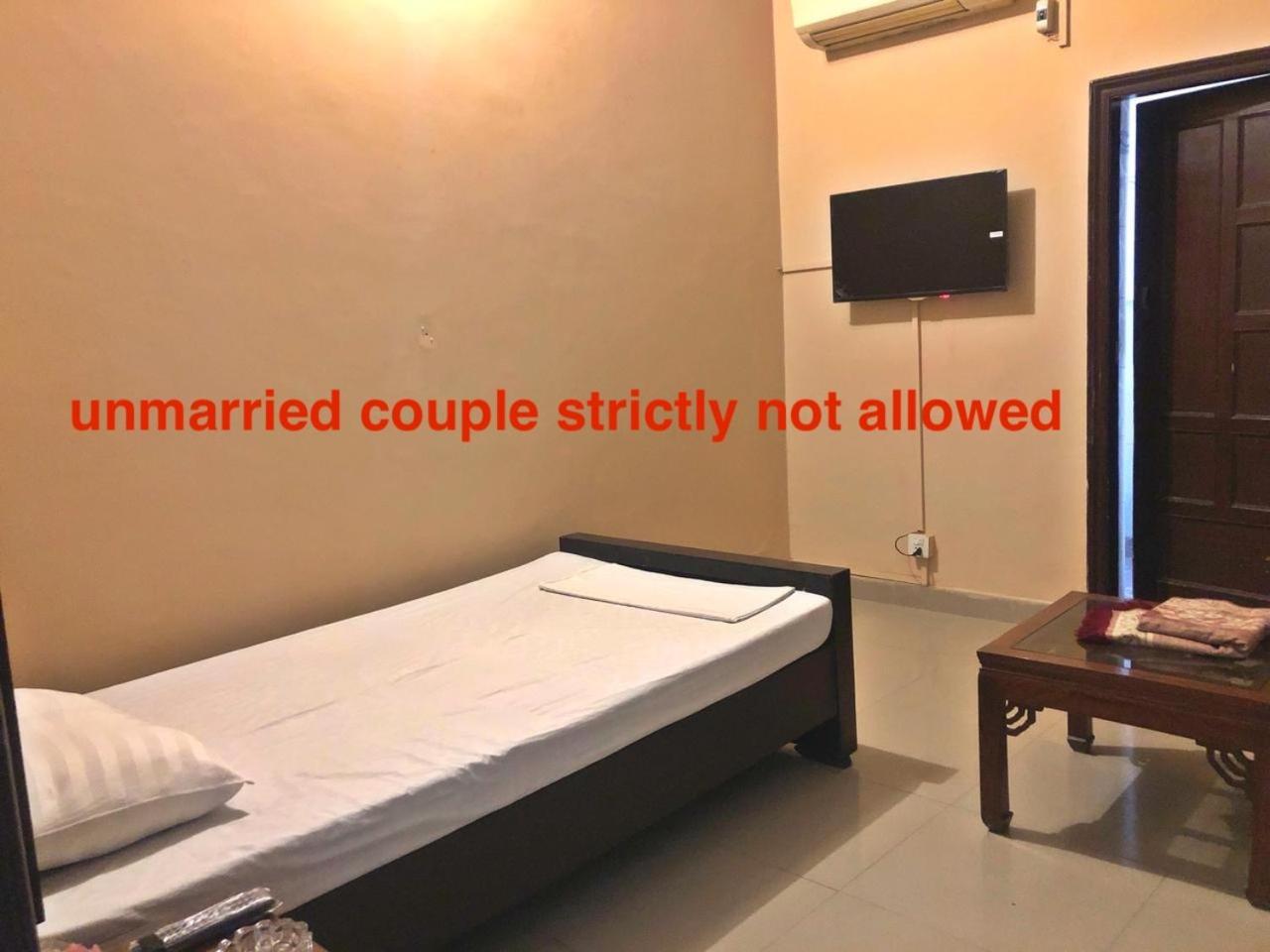 Babar House Hotell Faisalabad Exteriör bild