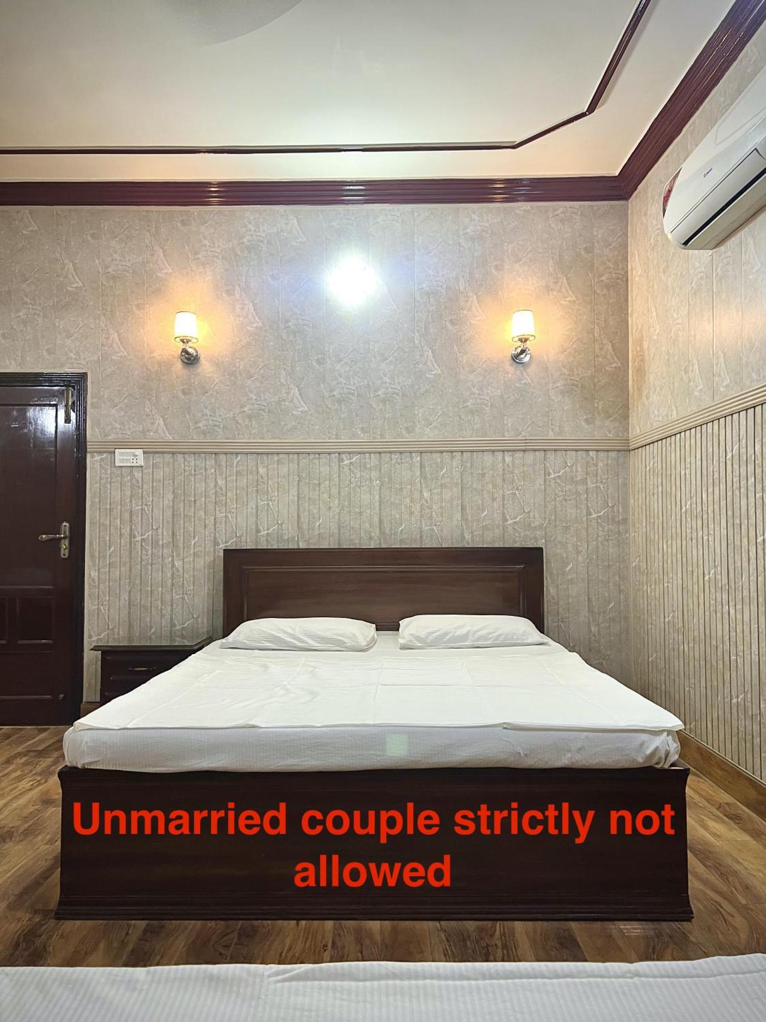 Babar House Hotell Faisalabad Exteriör bild