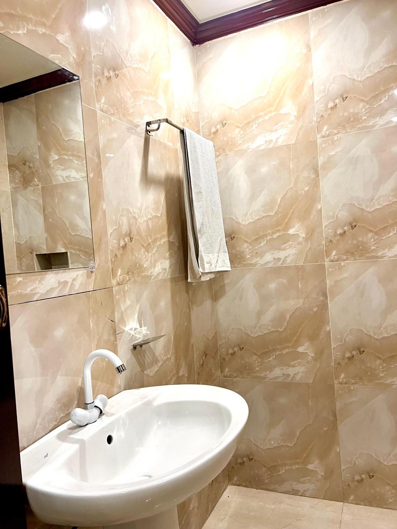 Babar House Hotell Faisalabad Exteriör bild
