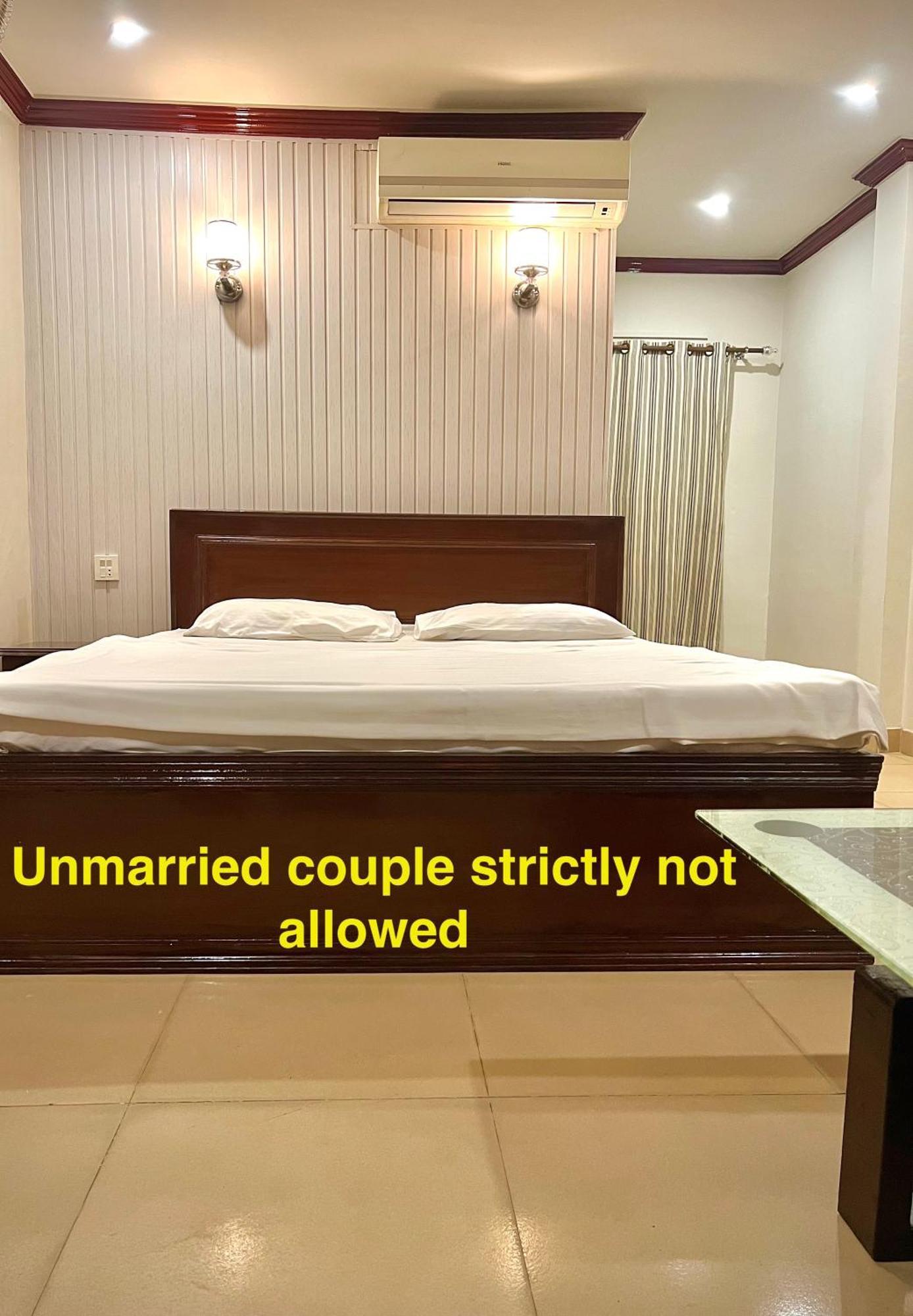 Babar House Hotell Faisalabad Exteriör bild