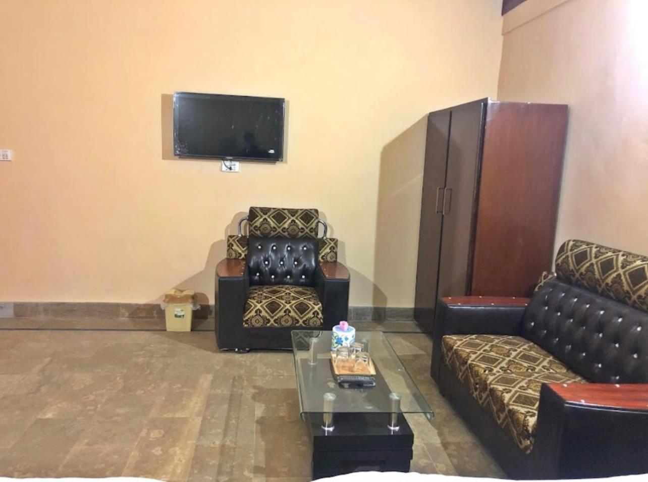 Babar House Hotell Faisalabad Exteriör bild