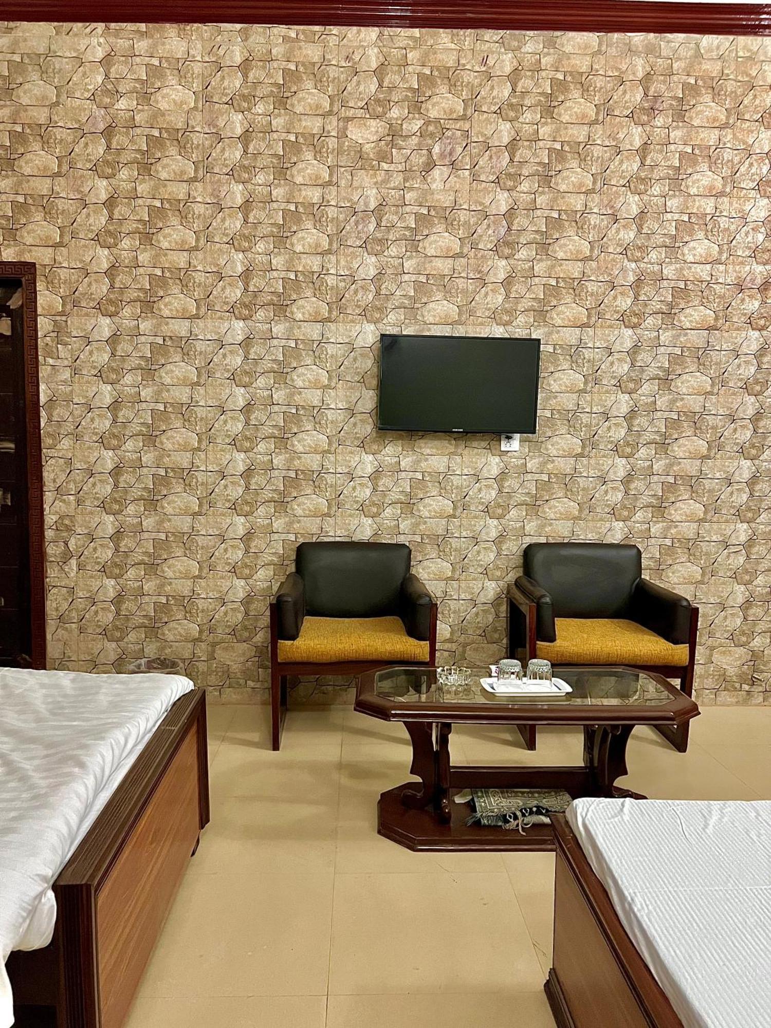 Babar House Hotell Faisalabad Exteriör bild