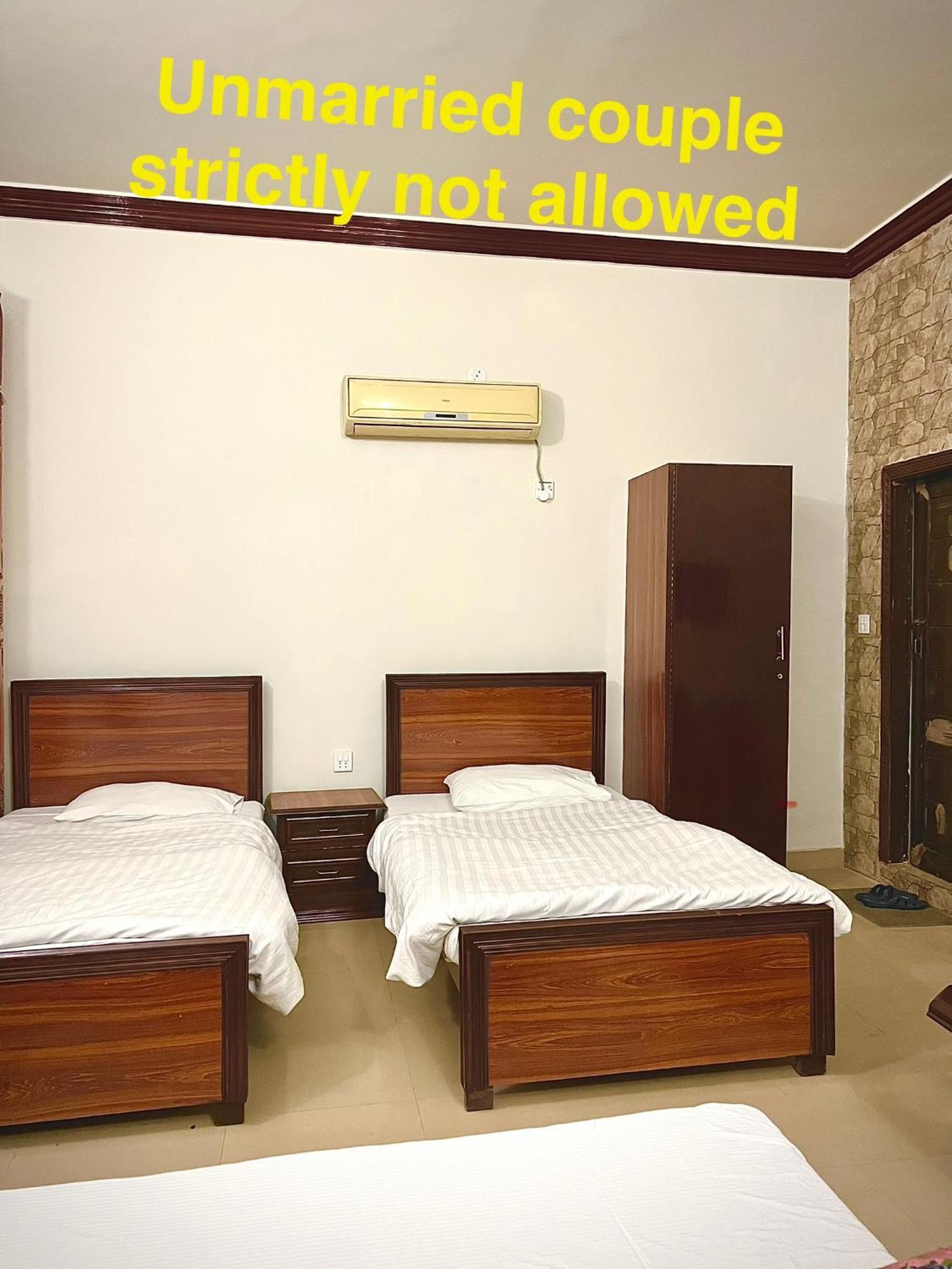 Babar House Hotell Faisalabad Exteriör bild