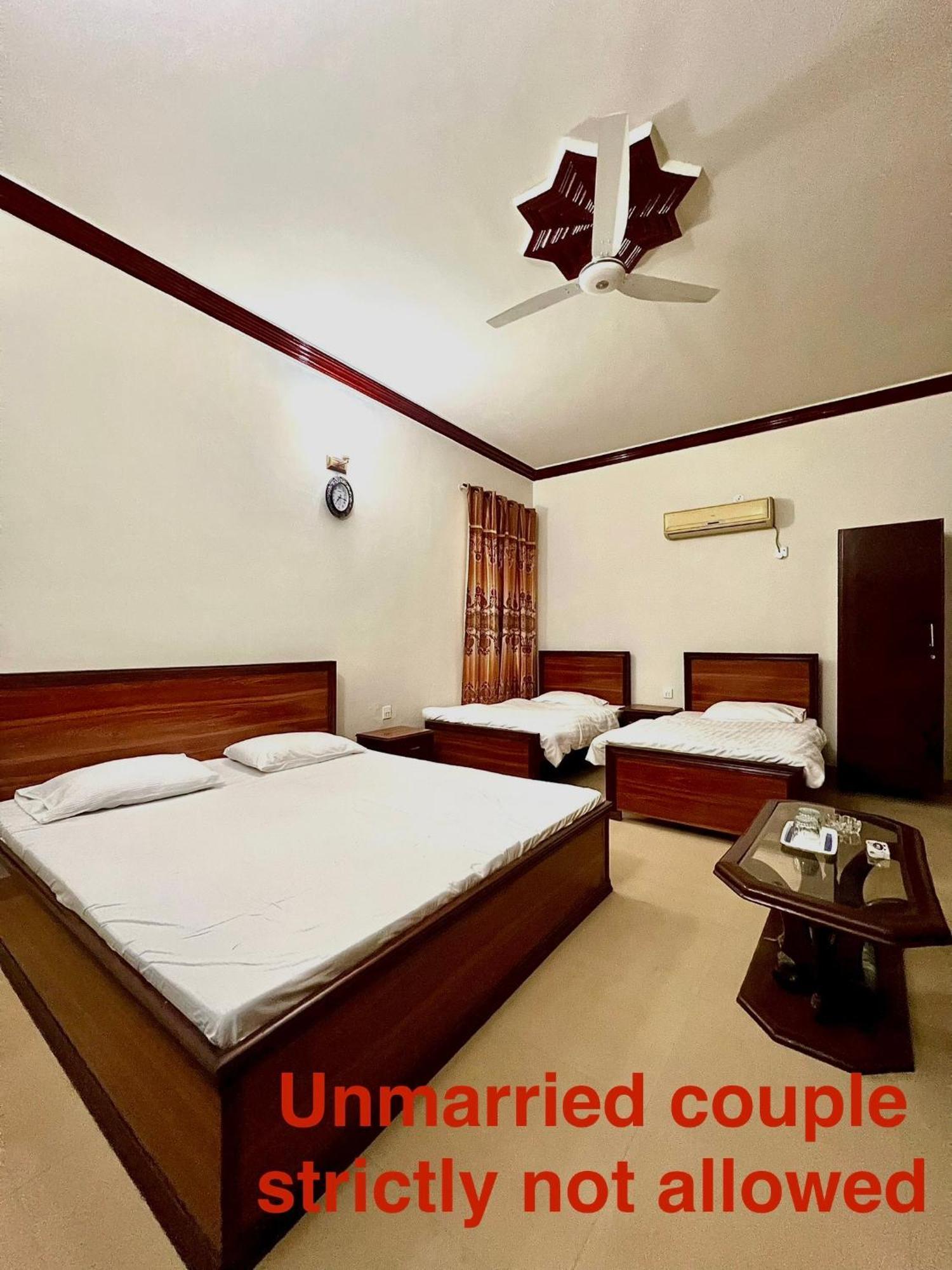 Babar House Hotell Faisalabad Exteriör bild